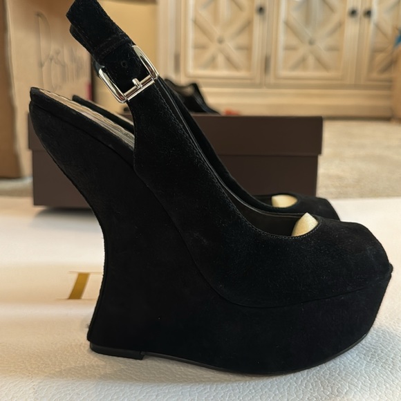 Bebe - Picture 2 of 6